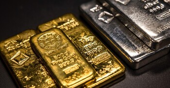 প্রথমবার ১০০ ডলার ছাড়ালো রুপা, সোনার দাম ৫০০০ ডলার ছুঁইছুঁই