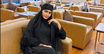 ওমরা পালনে সৌদি আরবে মারিয়া মিম