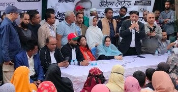 কড়াইল বস্তিতে উঠোন বৈঠকে কোকোর স্ত্রী সিঁথি 