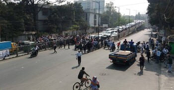তেজগাঁও সাতরাস্তা মোড় অবরোধ, তীব্র যানজট-ভোগান্তি