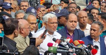 এভারকেয়ারে সিসিইউতে খালেদা জিয়ার চিকিৎসক জাহিদের মা