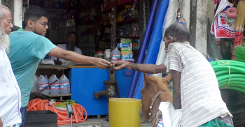 ঘোড়ায় চড়ে ভিক্ষা করেন জালু মিয়া