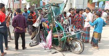 জামালপুরে কাভার্ডভ্যান-অটোরিকশা সংঘর্ষে মা-ছেলেসহ নিহত ৪