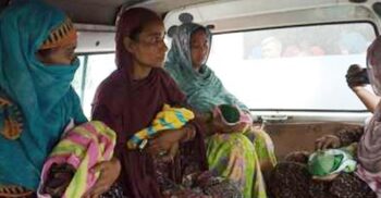 নরমাল ডেলিভারিতে একসঙ্গে চার সন্তান প্রসব করলেন খুশি