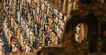 ইমাম যথাস্থানে দাঁড়ানোর আগে ইকামত দেওয়া যাবে?