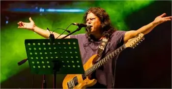 দল নিয়ে ইউরোপ ট্যুরে যাচ্ছেন জেমস, প্রথম গাইবেন যে দেশে