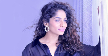 অভিনেত্রীকে ভিডিও কলে নগ্ন হওয়ার প্রস্তাব