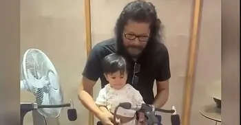 ছেলেকে ড্রাম শেখাচ্ছেন জেমস, ভাইরাল ভিডিও