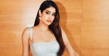 ‘ওম শান্তি ওম’ নকল করে ভাইরাল জাহ্নবী কাপুর