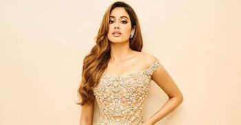 ছবি শিকারিদের জাহ্নবীর কড়া নির্দেশনা!