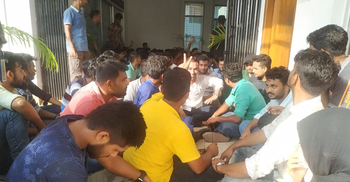 ৫ ঘণ্টা অবরুদ্ধ যবিপ্রবি উপাচার্য