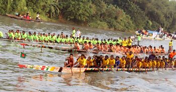 উৎসবমুখর আয়োজনে ভৈরব নদে নৌকাবাইচ, হাজারো মানুষের ঢল