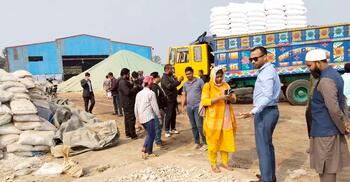 যশোরে ১৬০০ বস্তা নষ্ট সার বিক্রির চেষ্টা, ব্যবসায়ীকে জরিমানা