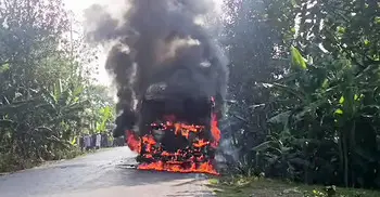 Moving bus catches fire in Jashore, passengers narrowly escape