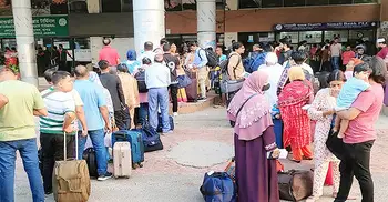 বেনাপোল দিয়ে এক বছরে ভারতে যাতায়াত কমেছে ৬৭ শতাংশ