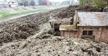 চিত্রা খননের মাটি এখন নদীপাড়ের বাসিন্দাদের আতঙ্ক