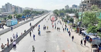 Little public transport on roads, commuters rely on rickshaws
