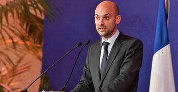 গ্রিনল্যান্ডে সেনা পাঠানোর কথা ভাবছে ফ্রান্স