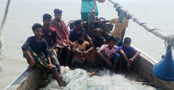 ভোলায় মা ইলিসহ ৯ জেলে আটক