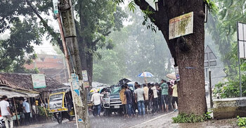 বিএনপি নেতাকর্মীদের ভয়ে দপ্তরে যেতে পারছেন না জনপ্রতিনিধিরা