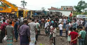 ট্রেনের ধাক্কায় কয়লার ট্রাক দুমড়ে-মুচড়ে চালক নিহত