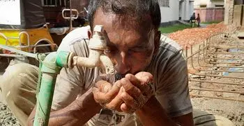 গ্রীষ্মের খরতাপে পুড়ছে যশোর