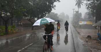 বৃষ্টিতে যশোরে জেঁকে বসেছে শীত