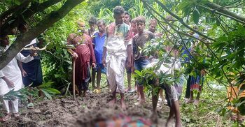 মাকে হত্যার পর মাটিচাপা দেওয়ার অভিযোগ, ছেলে-পুত্রবধূ আটক