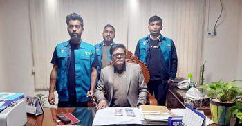 সোয়া লাখ টাকা ঘুস নেওয়ার সময় হাতেনাতে ধরা শিক্ষা কর্মকর্তা