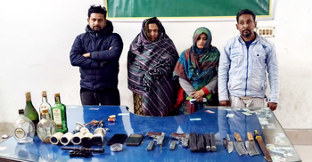 যশোরে যৌথবাহিনীর অভিযানে অস্ত্র-গুলি উদ্ধার, একই পরিবারের চারজন আটক