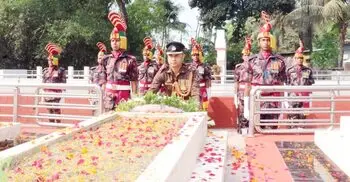 বীরশ্রেষ্ঠ নূর মোহাম্মদ শেখের সমাধিতে বিজিবির শ্রদ্ধা