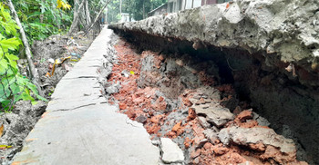 উদ্বোধনের দুই মাসেই ধসে পড়লো সড়ক