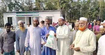 নলছিটিতে দেড় শতাধিক পরিবারে জামায়াতের ইফতারসামগ্রী বিতরণ