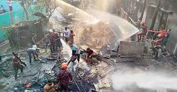 ঝালকাঠিতে আগুনে পুড়লো ১০ বসতঘর