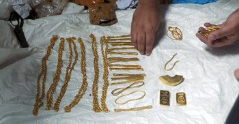 পাচারের সময় ছিনতাইচেষ্টা, ১৮১ ভরি সোনাসহ মালিক আটক