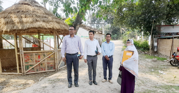 স্কুলের জায়গা দখল করে রাস্তা, বাধা দেওয়ায় শিক্ষিকাকে হুমকি