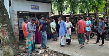 রড বহনের সময় বিদ্যুতায়িত হয়ে প্রাণ গেলো শ্রমিকের