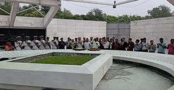 জিয়াউর রহমান-খালেদা জিয়ার সমাধিতে স্পিকার ও ডেপুটি স্পিকারের শ্রদ্ধা