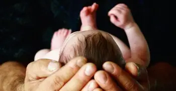 নবজাতকের প্রথম চুল কেটে কি সদকা দিতে হয়?