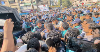 ট্রাফিক পুলিশ বক্সে জবি শিক্ষার্থীদের মারধর, আহত ৭