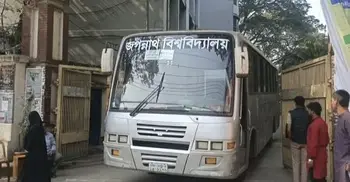 হাদির জানাজায় অংশ নিতে জবি থেকে গেলো শিক্ষার্থীবাহী ৭ বাস