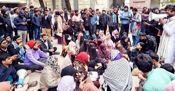 জকসু নির্বাচন স্থগিত: বিক্ষোভে উত্তাল জবি ক্যাম্পাস