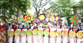 জবিতে বর্ষবরণের প্রথম দিনে শোভাযাত্রা-মেলা-উচ্ছ্বাস