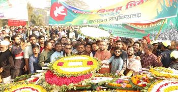 জাতীয় স্মৃতিসৌধে জবি উপাচার্যের শ্রদ্ধা নিবেদন