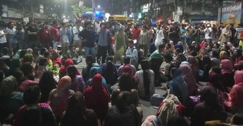 জোবায়েদ হত্যার বিচার দাবিতে তাঁতীবাজারে শিক্ষার্থীদের অবরোধ