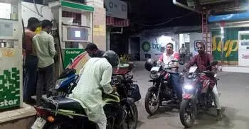 দুই লিটার নয়, ২০০ টাকায় বিক্রি হচ্ছে পেট্রোল