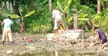 শহীদ মিনার ভেঙে ওয়াশরুম, প্রধান শিক্ষকসহ গ্রেফতার ২