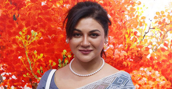 Jaya Ahsan commemorates Liberation War martyrs