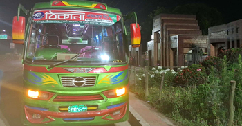 জাবি শিক্ষার্থীকে বাস থেকে ফেলে দেওয়ার অভিযোগ, ৬ বাস আটক