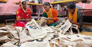 চলচ্চিত্রের জগৎ ছেড়ে ব্যবসার আঙিনায়, হয়েছেন বর্ষসেরা মাইক্রো উদ্যোক্তা